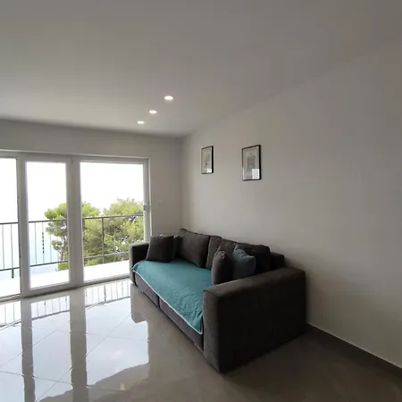 Apartment Rake